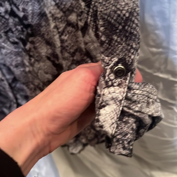 Snakeprint Buttondown from David Cline, Size S. Snaps that look like buttons. - Picture 11 of 11
